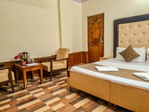 Hotel Pine Grove-Mall Road