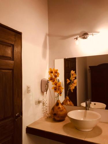 Deluxe Double Room with Bath image 2