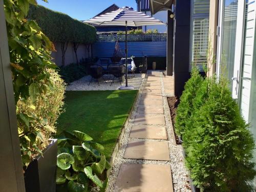 . The Gardener's Cottage - Villa Apartment - Christchurch