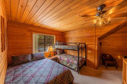 Cabin #4 The Wolves Den - Pet Friendly- Sleeps 6 - Playground & Game Room, Payson (Foto 6)