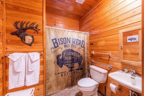 Cabin #4 The Wolves Den - Pet Friendly- Sleeps 6 - Playground & Game Room, Payson (Foto 7)