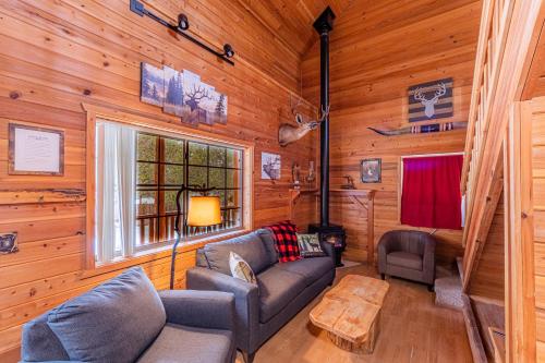 Cabin #4 The Wolves Den - Pet Friendly- Sleeps 6 - Playground & Game Room, Payson (Foto 3)