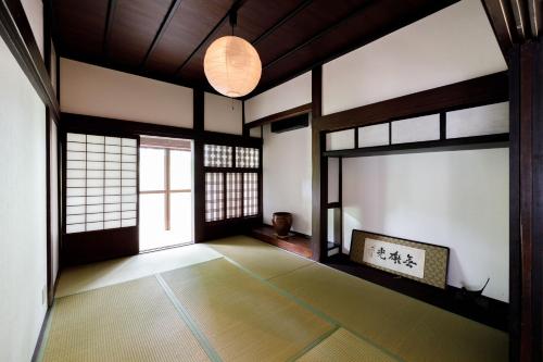 Japanese-Style Room