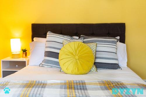 River View - 1 Bed Serviced Apartment in Cardiff City Center - Free Parking - By DYZYN - image 9