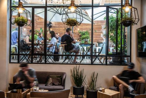 발코니/테라스, 호텔 75 바이 프리마 호텔 (Hotel 75 By Prima Hotels) in 텔아비브