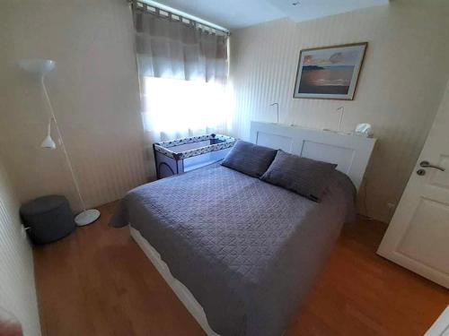 Niine 10C apartment