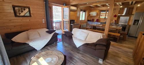Chalet with 5 bedrooms in Venosc with wonderful mountain view enclosed garden and WiFi 400 m from the slopes - image 2