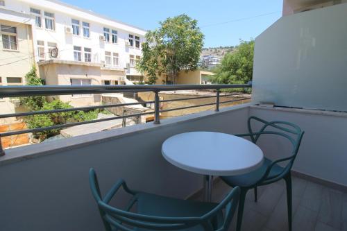 Hotel Ari 2 – Saranda, OR