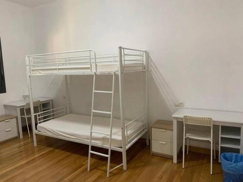 Double room with bunk beds for a relaxing stay chambre d'hôte Los Palacios y Villafranca