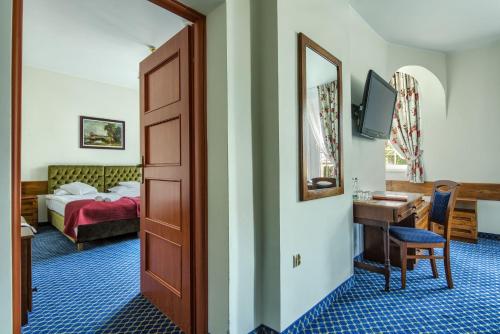 4 twin beds