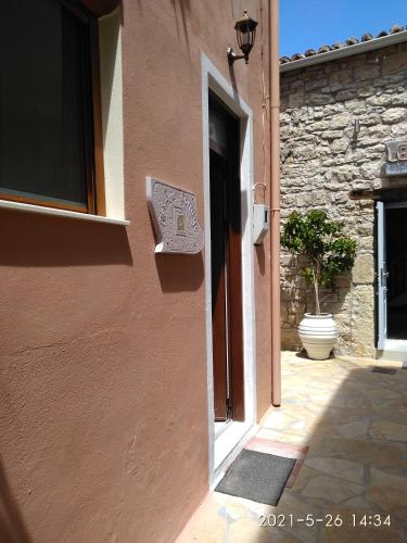  Mermaid cottage in Longos