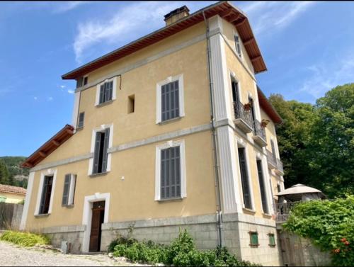 . charmant appartement dans joli village d’Annot