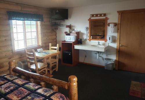 Wolf Den Log Cabin Motel and RV Park