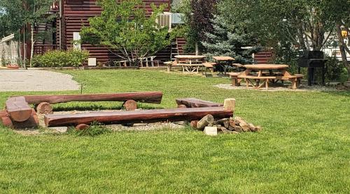 Wolf Den Log Cabin Motel and RV Park - 편의 시설/서비스
