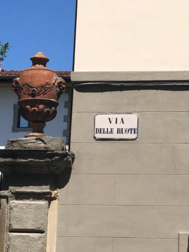 Florence Apartments Home Feeling - image 4