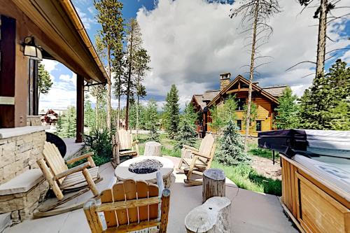Slopeside Manor - One Ski Hill Place - Hot Tub home - image 2