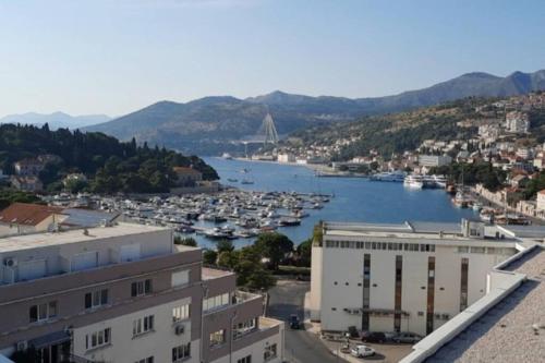 MARIA, Modern studio apartment with private parking