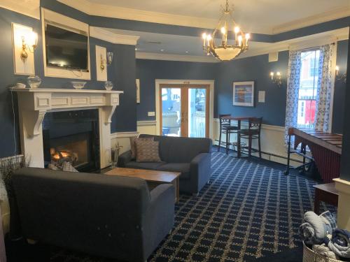 Brasswood Inn - image 7