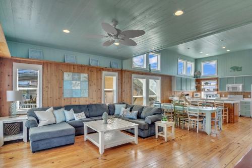 VW51- Castaways home - main image