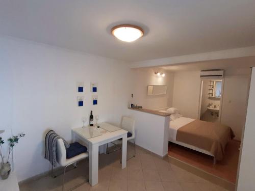 Studio Apartment MojMir