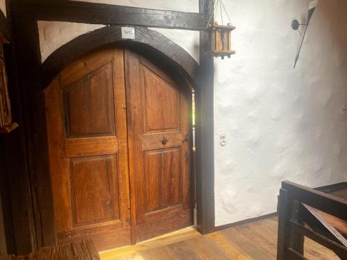 Bathroom, Fewo WAFFENKAMMER im Rittergut Leppersdorf bei Dresden fur 7 Personen in Schwarzheide