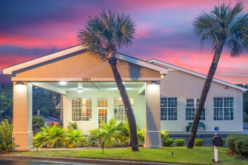 . SureStay Hotel by Best Western North Myrtle Beach