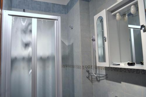 Standard Double Room image 6
