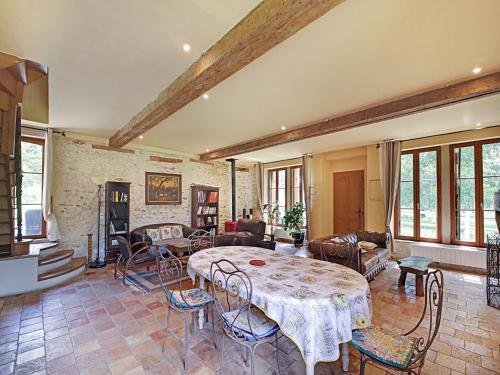 Traditional Holiday Home in Raizeux with Terrace - main image