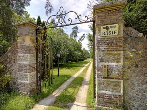 Charming Holiday Home in Raizeux near Forest - image 3