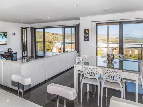 Stunning on Stacey 42 Stacey Drive in Carrickalinga