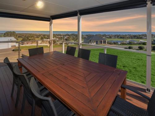 Stunning on Stacey 42 Stacey Drive in Carrickalinga