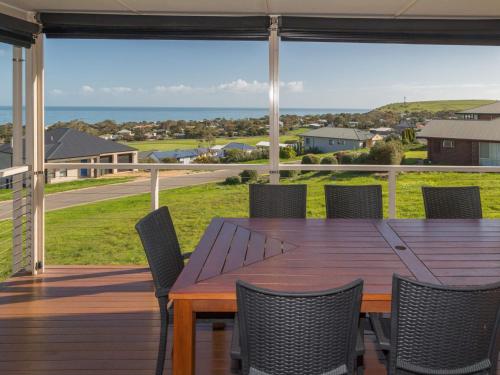 Stunning on Stacey 42 Stacey Drive in Carrickalinga