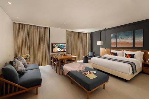 1 queen bed, 1 sofa bed