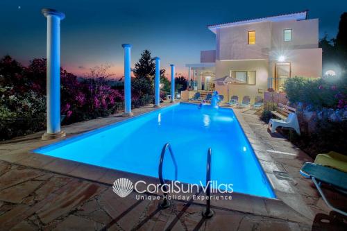 Wonderful quiet area, Completely Privacy, Large Private Pool, Colourful Garden, Peyia (Foto 3)