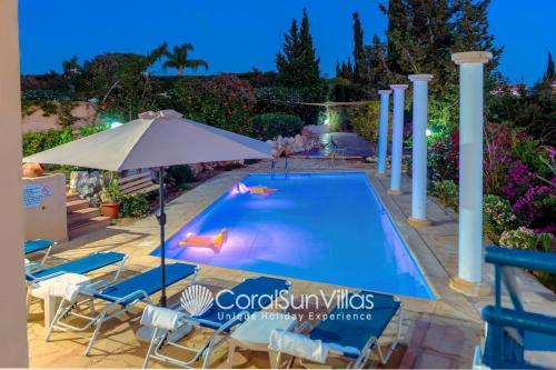 Wonderful quiet area, Completely Privacy, Large Private Pool, Colourful Garden, Peyia (Foto 7)