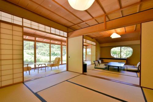 Japanese-Style Deluxe Room - New Building with Private Hot Spring Bath