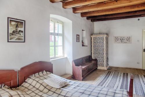 Saxon House Crit no. 217