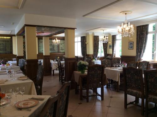 Étterem, Logis Hotel & Restaurant - Le Chateau Des Tourelles 3 etoiles in Le Wast