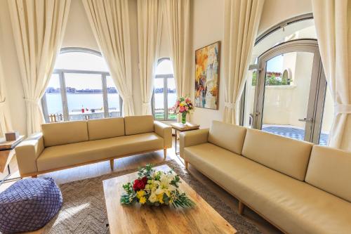 The S Holiday Homes - Stunning 5 Bedrooms Villa at the Palm Jumeirah with Private Beach and Pool - main image