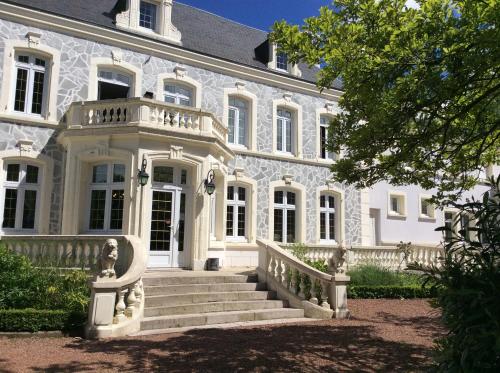 Logis Hôtel & Restaurant - Le Château Des Tourelles