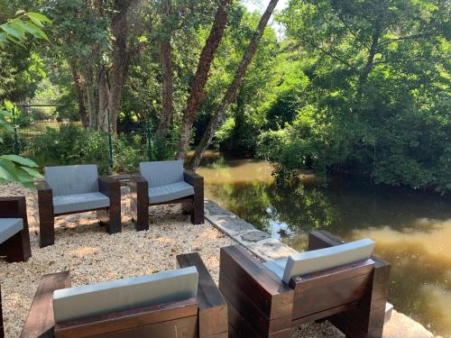 Villa au bord de la Rivière avec Jacuzzi