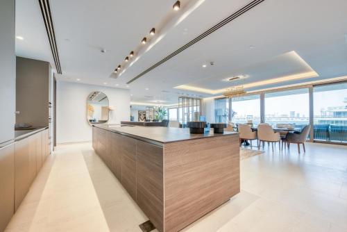 Palm Jumeirah Luxury Apartments by Propr - image 3