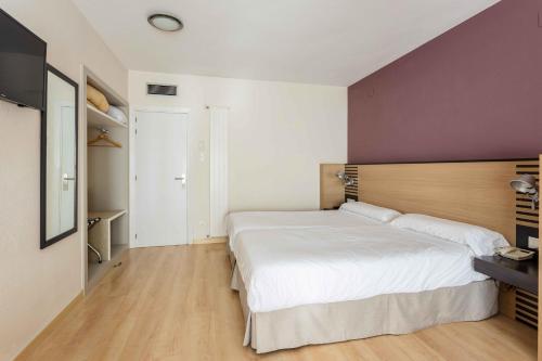 Hotel Oroel - image 7