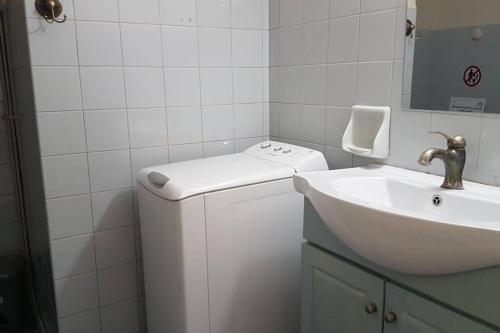 Blue Apartment - Athens Center 4 BD 2 BATH - main image