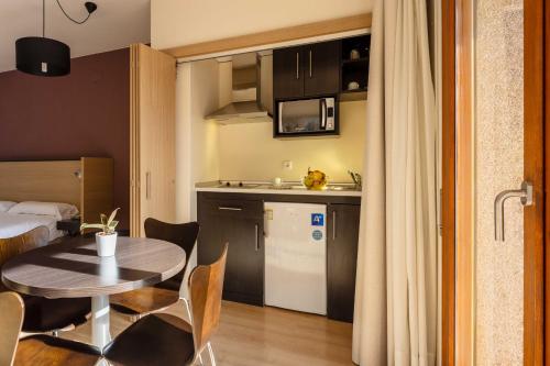 Hotel Oroel - main image