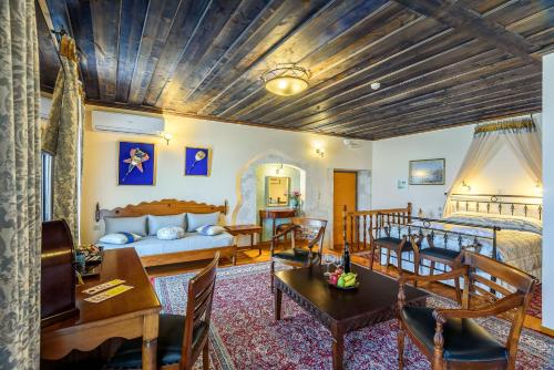 Belmondo Hotel - main image