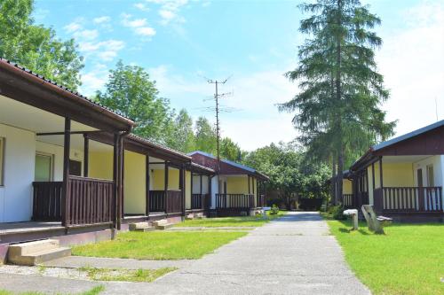 Viesnīcas āriene, Chatová osada OKÁL (Chatova osada OKAL) in Patince