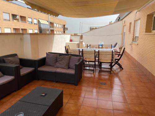  Impresionante ático duplex con 65m. De terraza con barbacoa para 10 personas, Unterkunft in Picassent