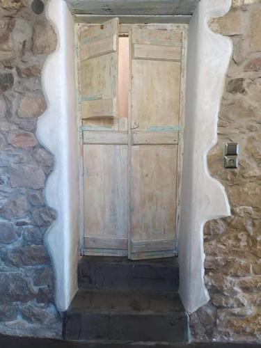 Capetan Nikolas-boat house in คลีมา