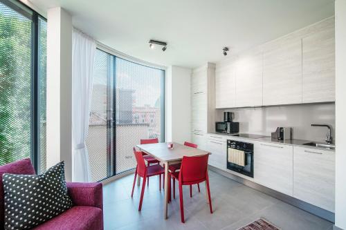 Flat Iron Apartments by Quokka 360 - Stylish Urban Stay 5 Minutes from Lugano Centre - Viganello
